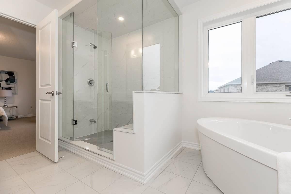 121 Ferragine Cres