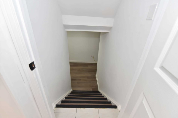 42 Aberdeen Ave, Vaughan