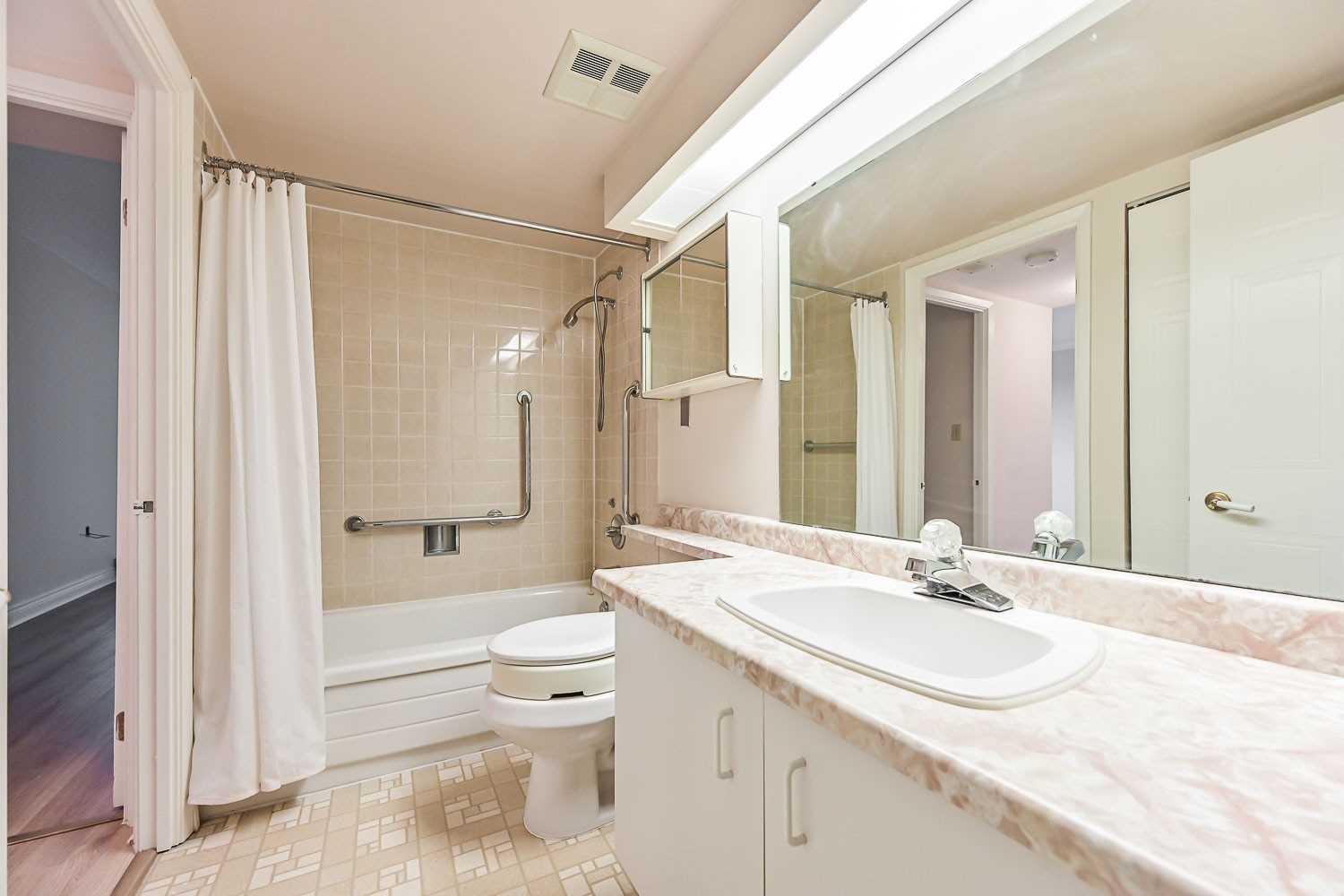 100 Anna Russell Way, #Ph19