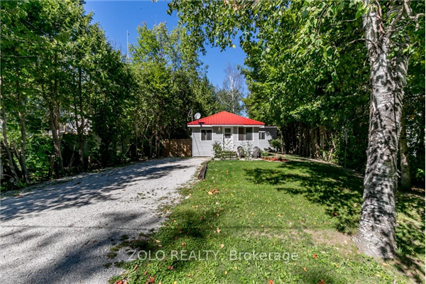 698 Chestnut St, Innisfil