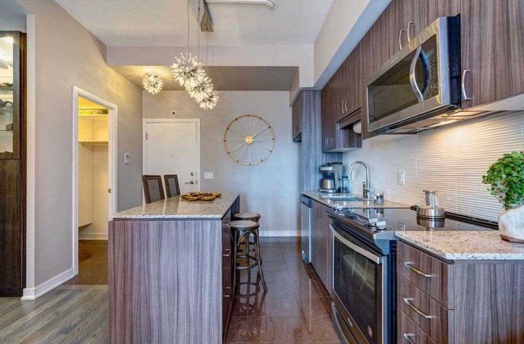 9205 Yonge St, #802