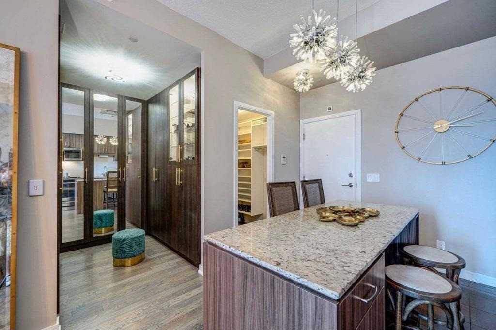 9205 Yonge St, #802