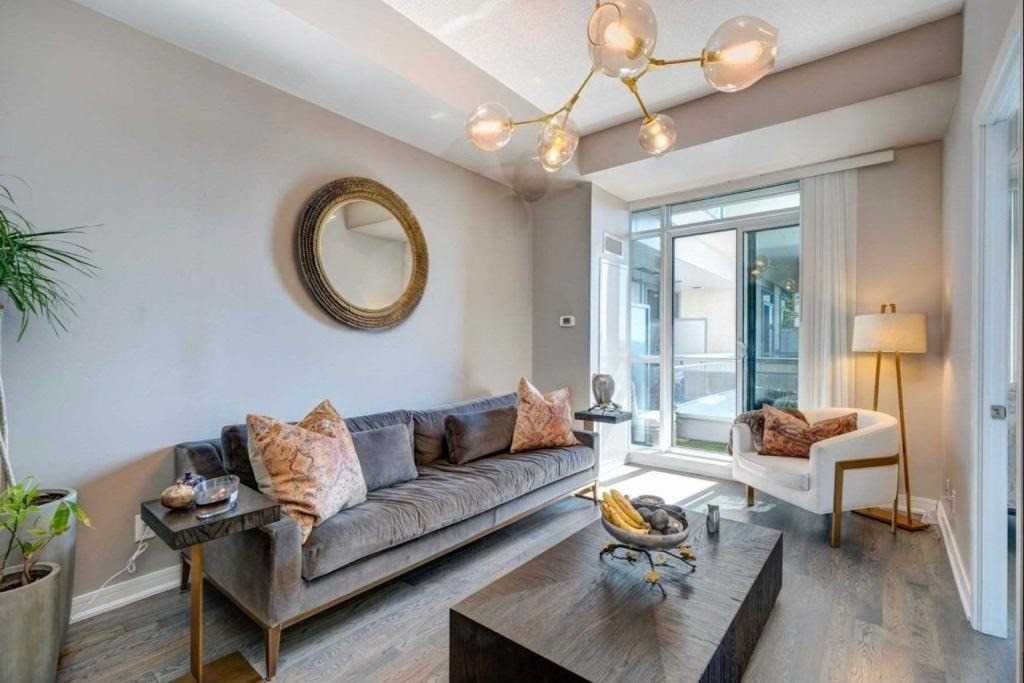 9205 Yonge St, #802