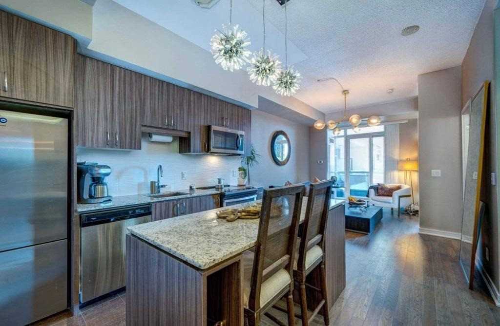 9205 Yonge St, #802