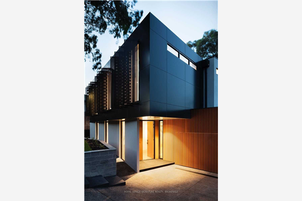 50 Disera Dr, Vaughan