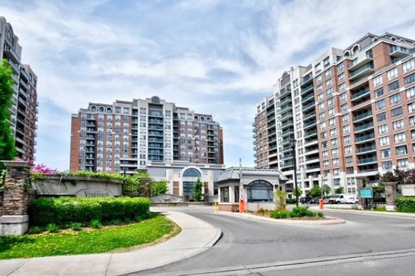 330 Red Maple Rd, Richmond Hill