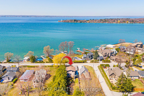 939 Lake Dr N, Georgina