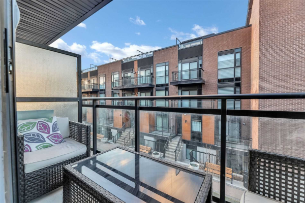 18 Coles Ave, Vaughan