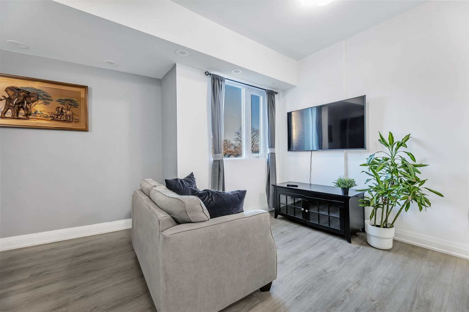 18 Coles Ave, #603