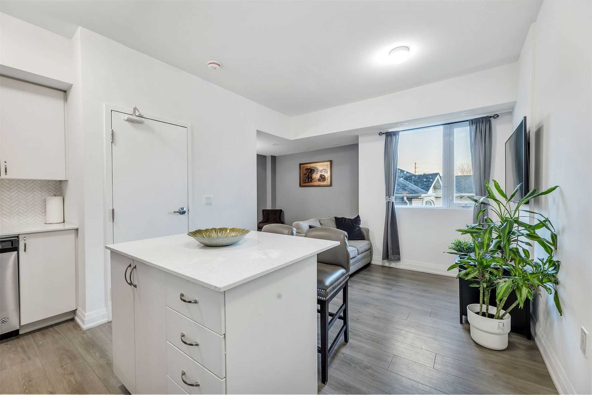 18 Coles Ave, #603