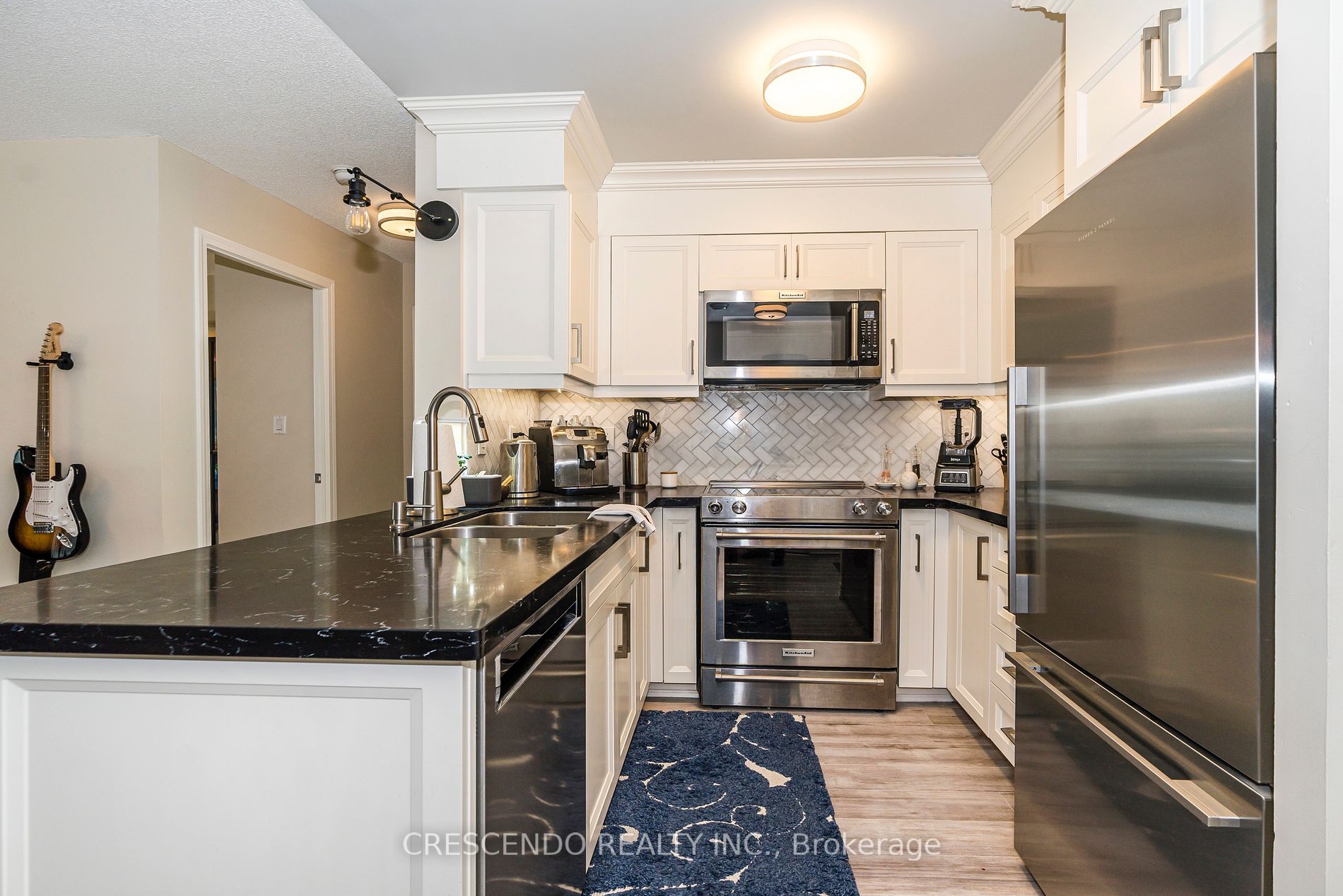 39 Oneida Cres, #813