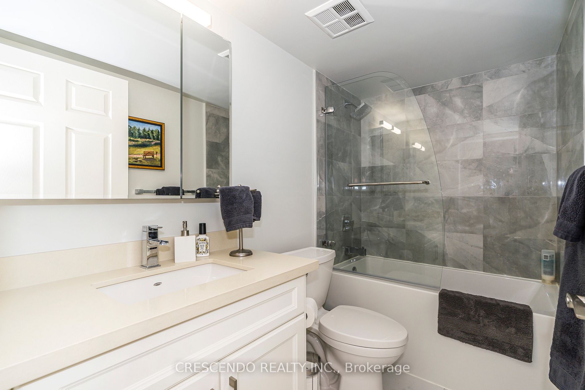 39 Oneida Cres, #813