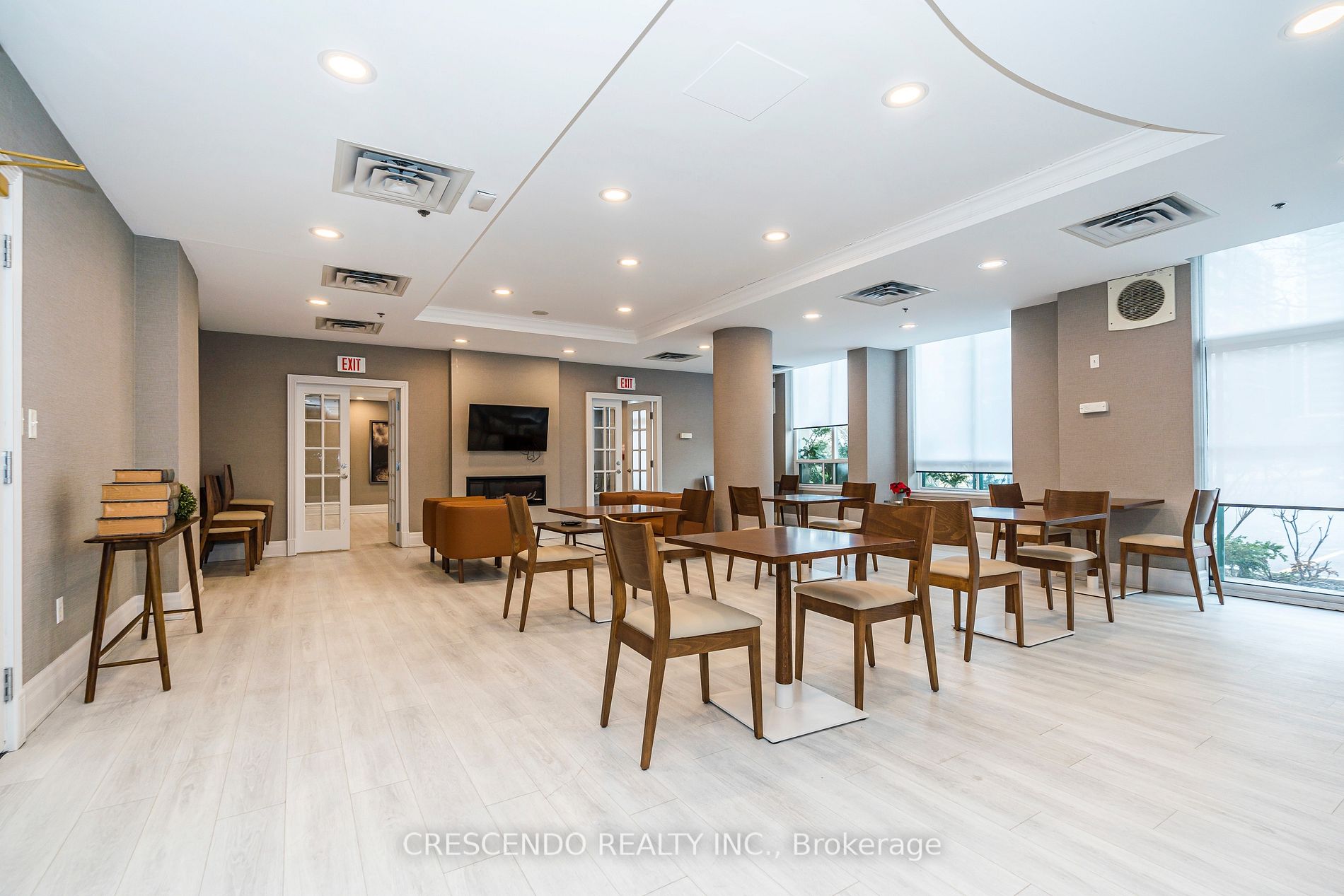 39 Oneida Cres, #813