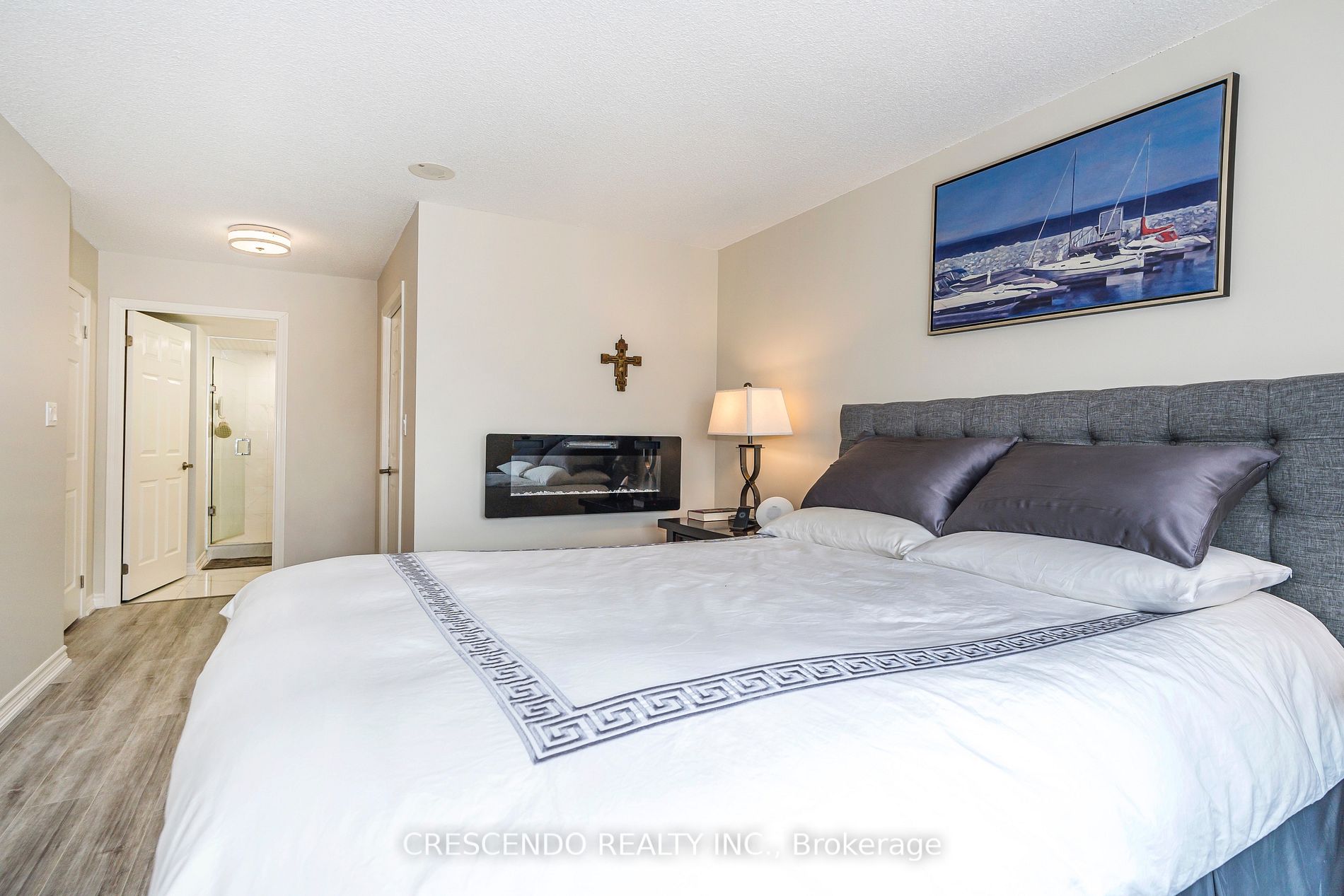 39 Oneida Cres, #813