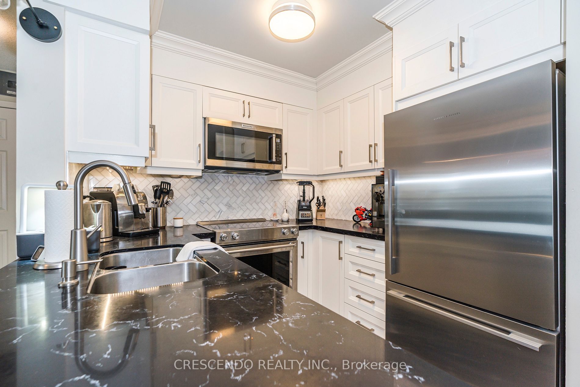 39 Oneida Cres, #813