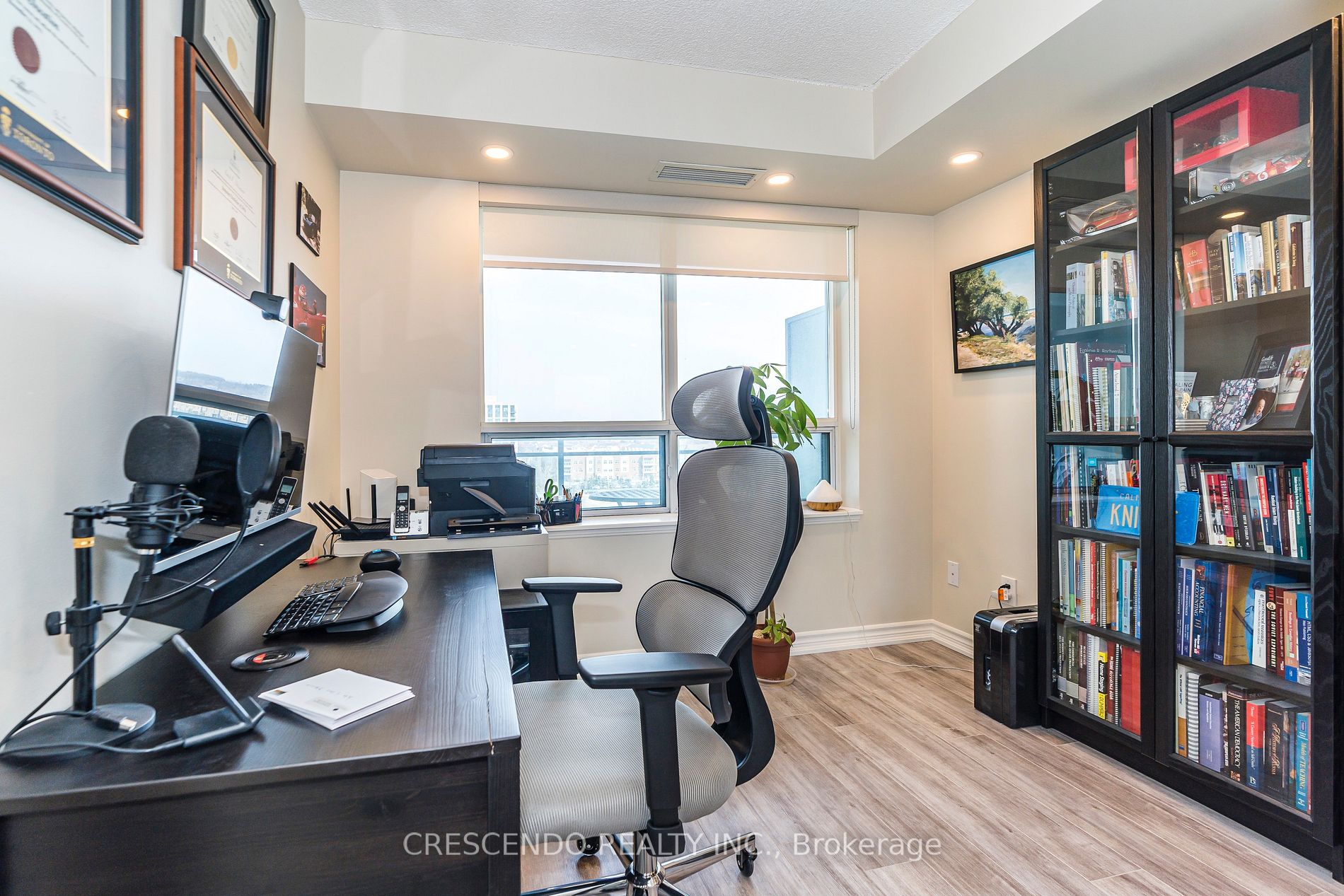 39 Oneida Cres, #813