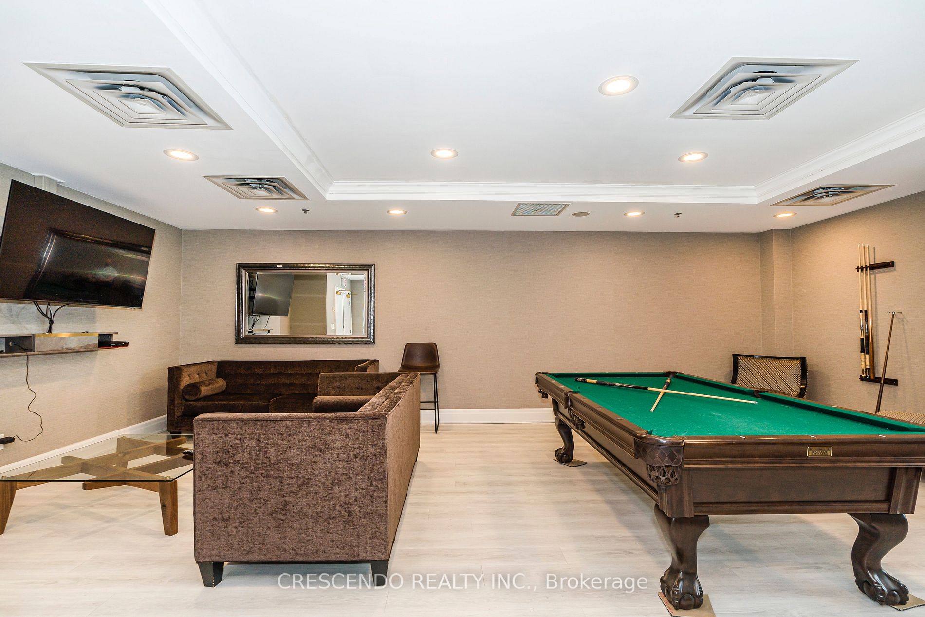 39 Oneida Cres, #813