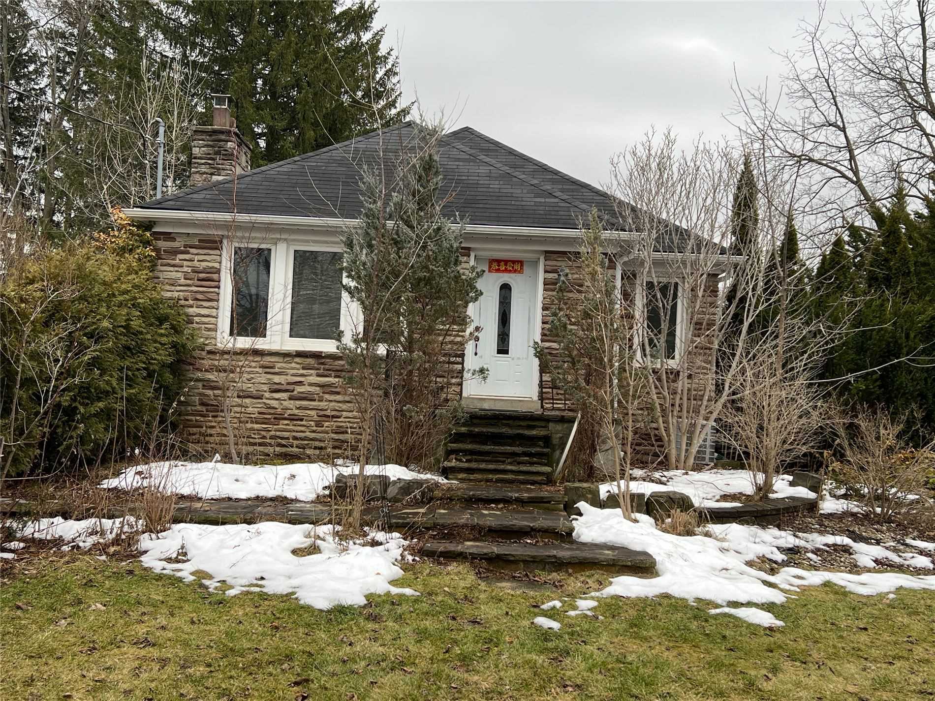 163 John St