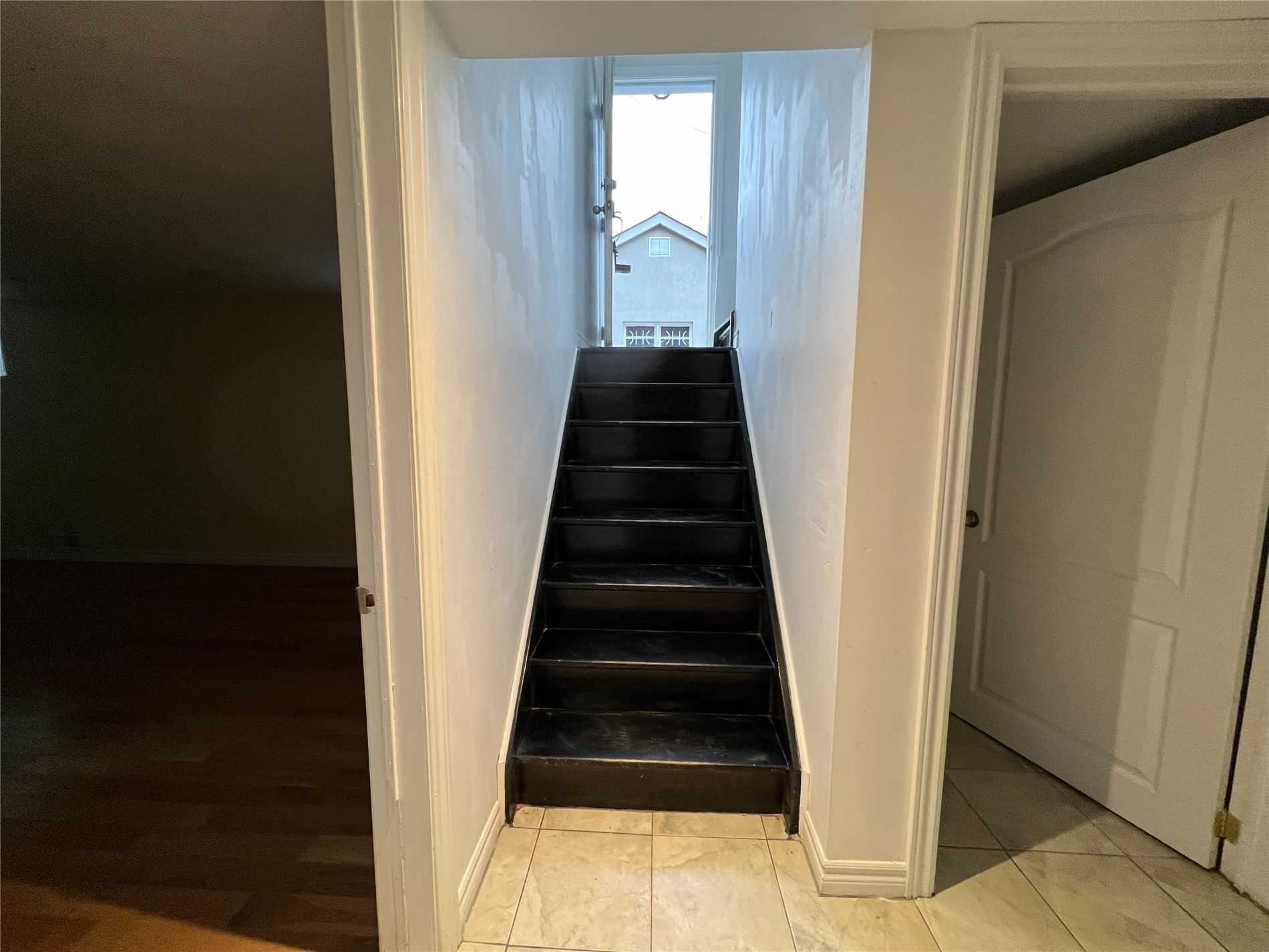 163 John St
