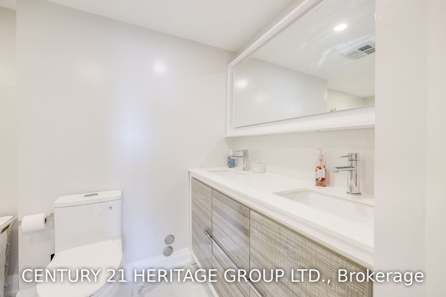 7 Townsgate Dr, #707