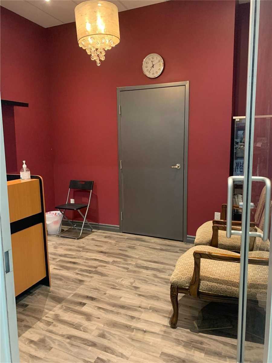 7163 Yonge St, #267
