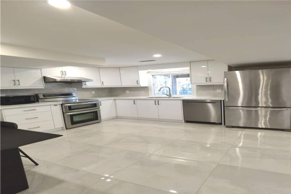 11 Laser Crt, Richmond Hill