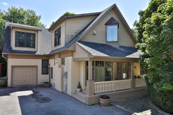 53 Kennedy St E, Aurora