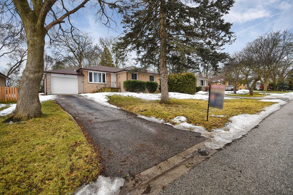 72 Don Mor Dr, Newmarket