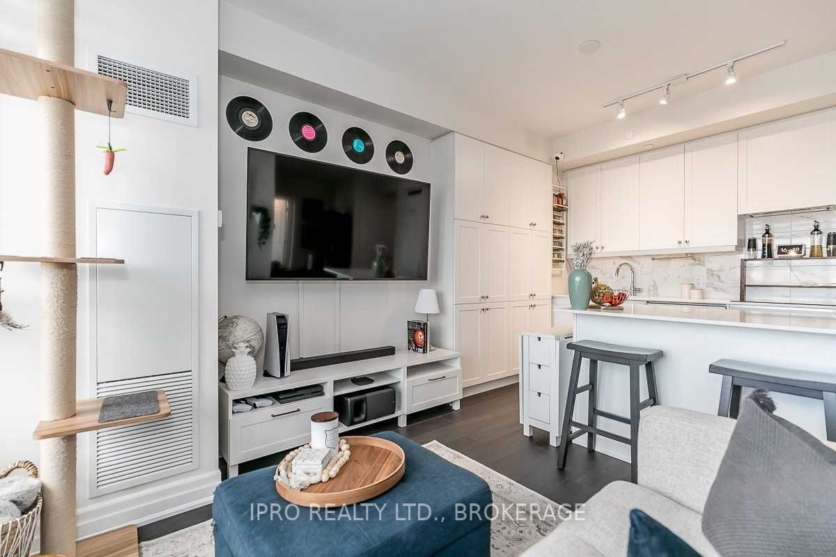 9085 Jane Street, #1910