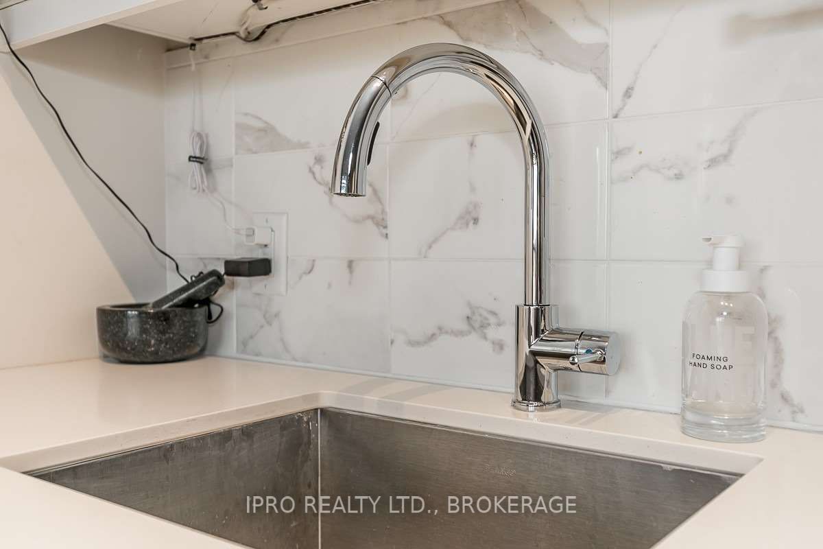 9085 Jane Street, #1910