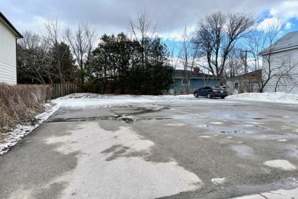 109 River St, Brock