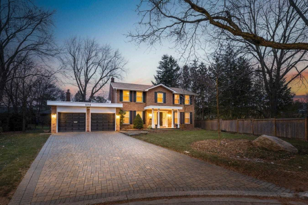 202 Glenada Crt, Richmond Hill