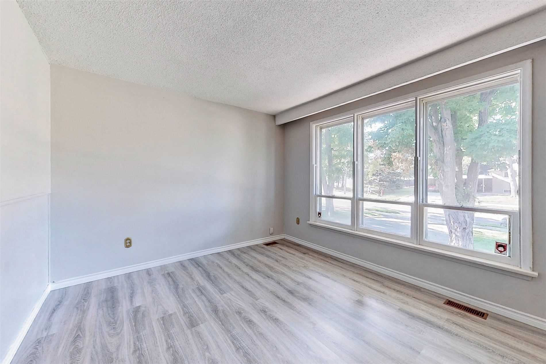 105 Aurora Heights Dr