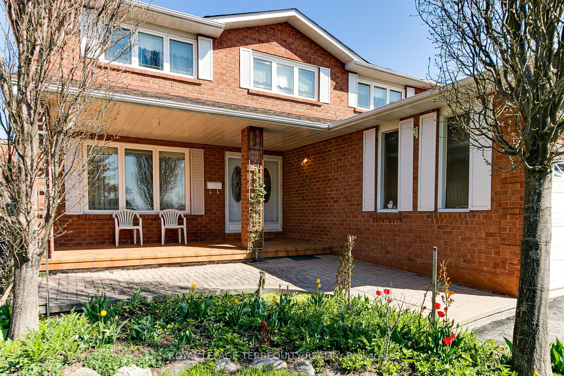 54 Roxana Ave