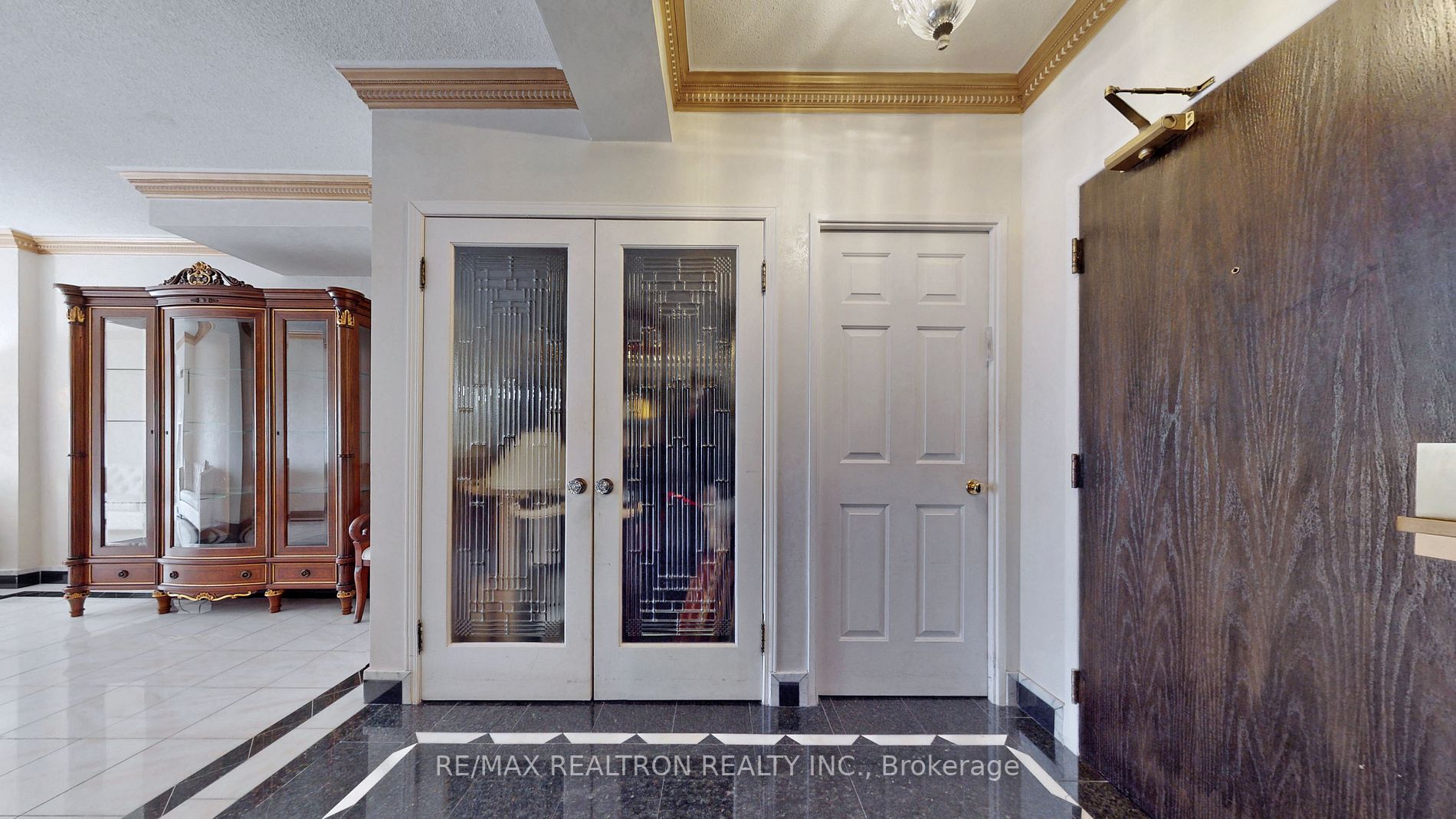 333 Clark Ave W, #614