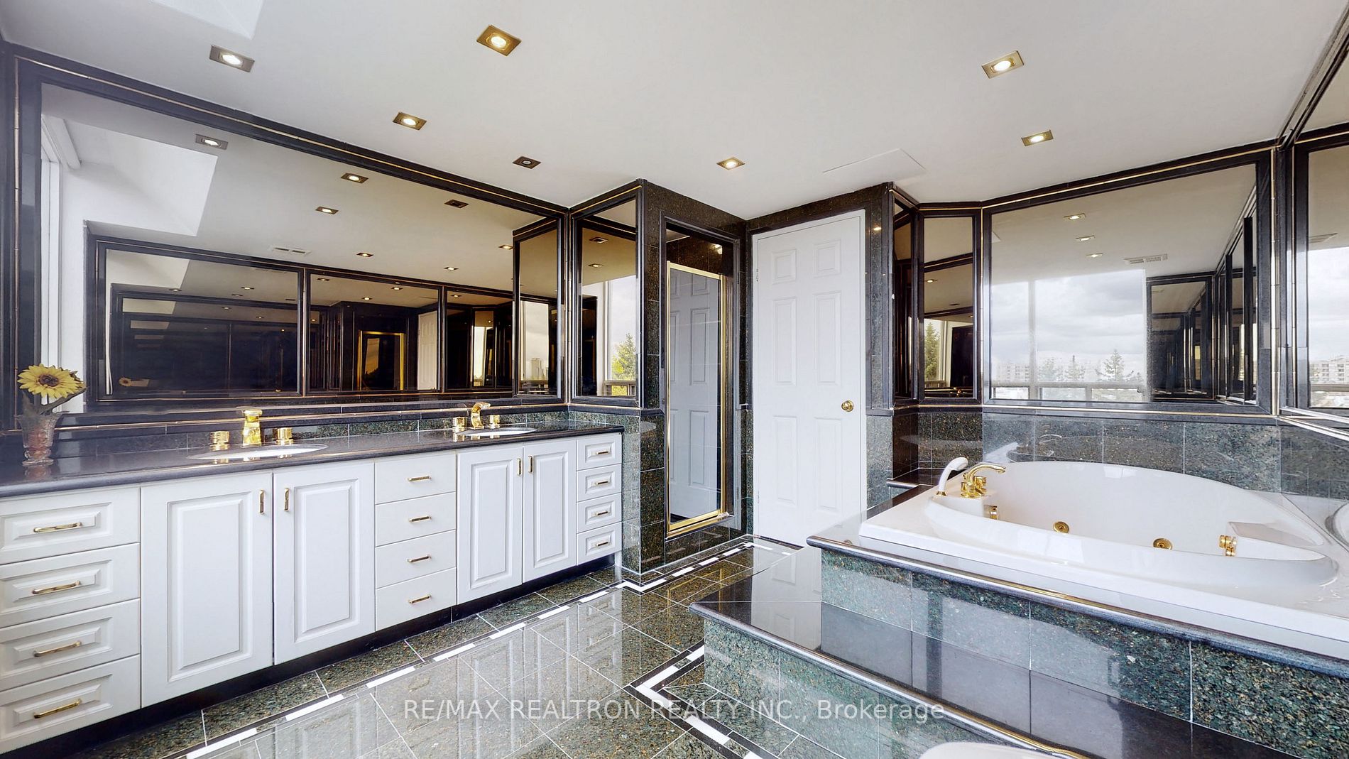 333 Clark Ave W, #614