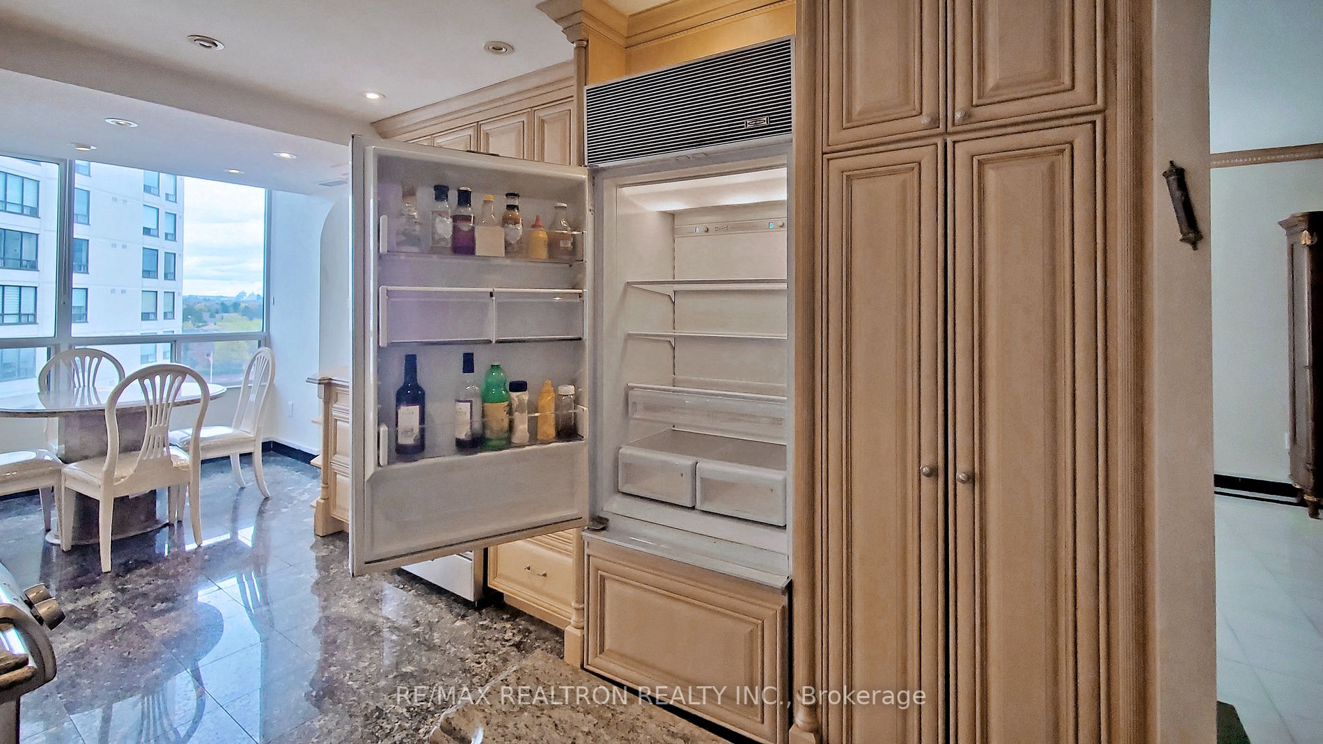 333 Clark Ave W, #614