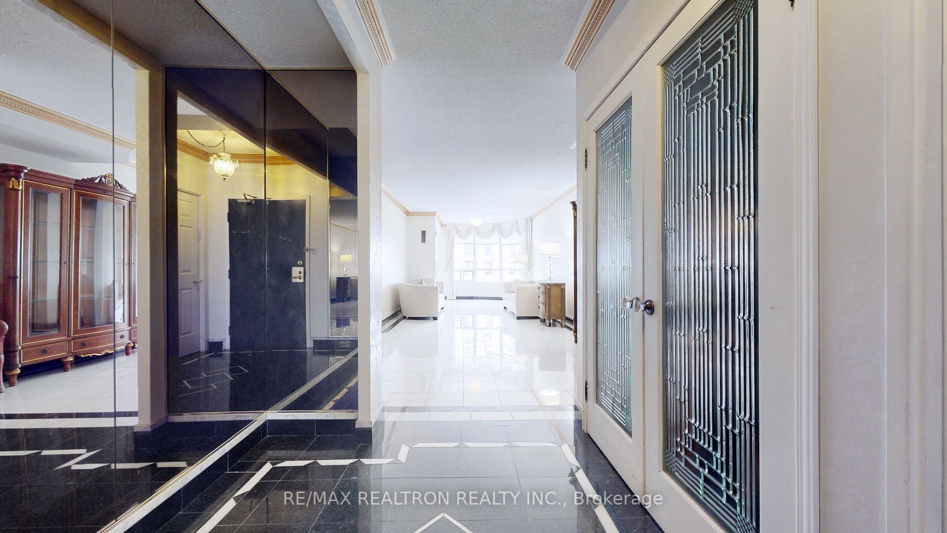 333 Clark Ave W, #614