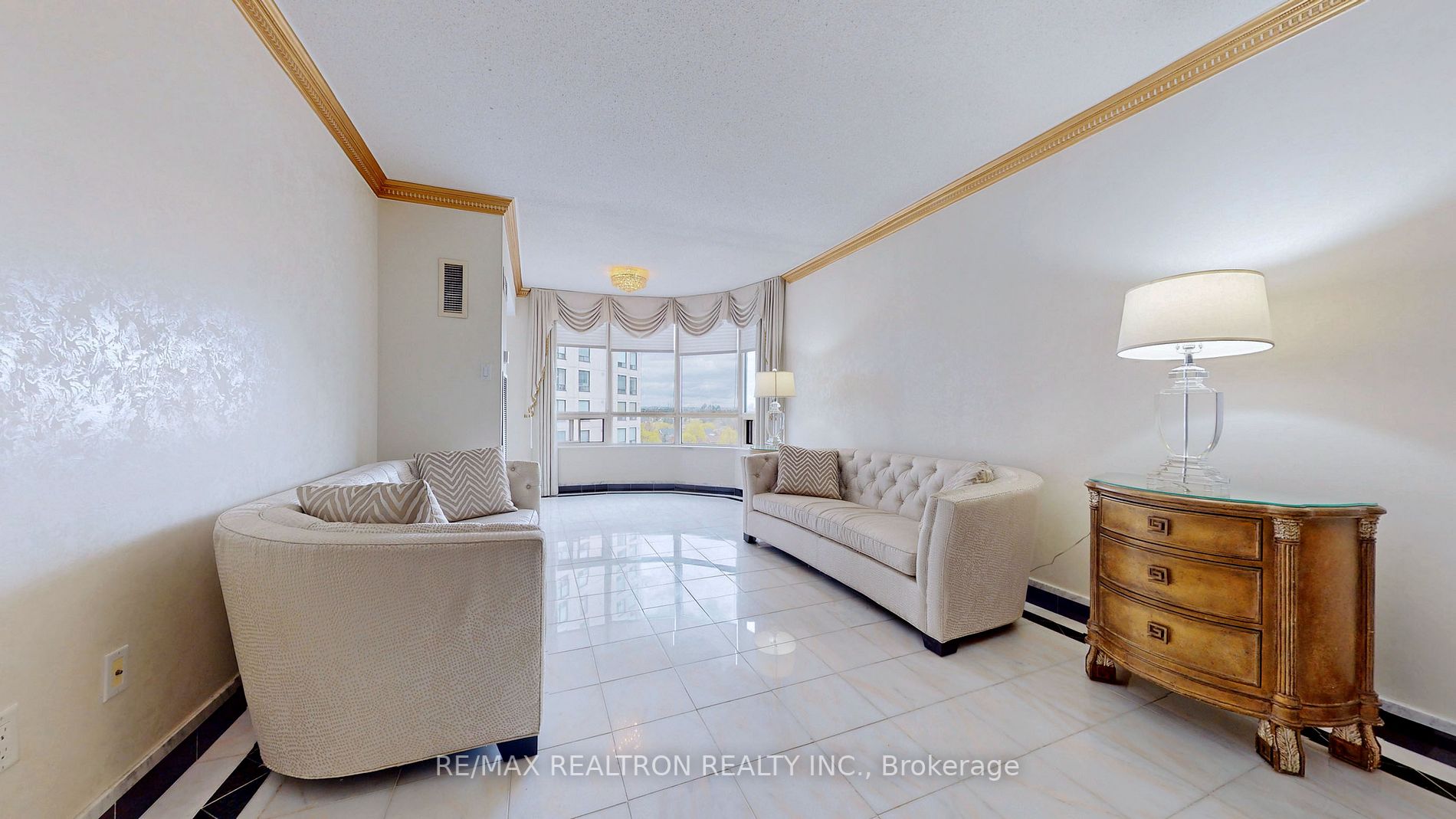 333 Clark Ave W, #614