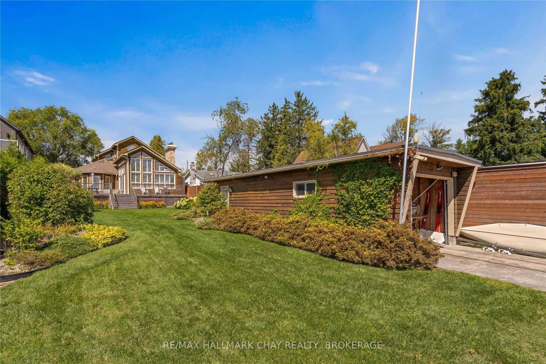 1373 Maple Rd