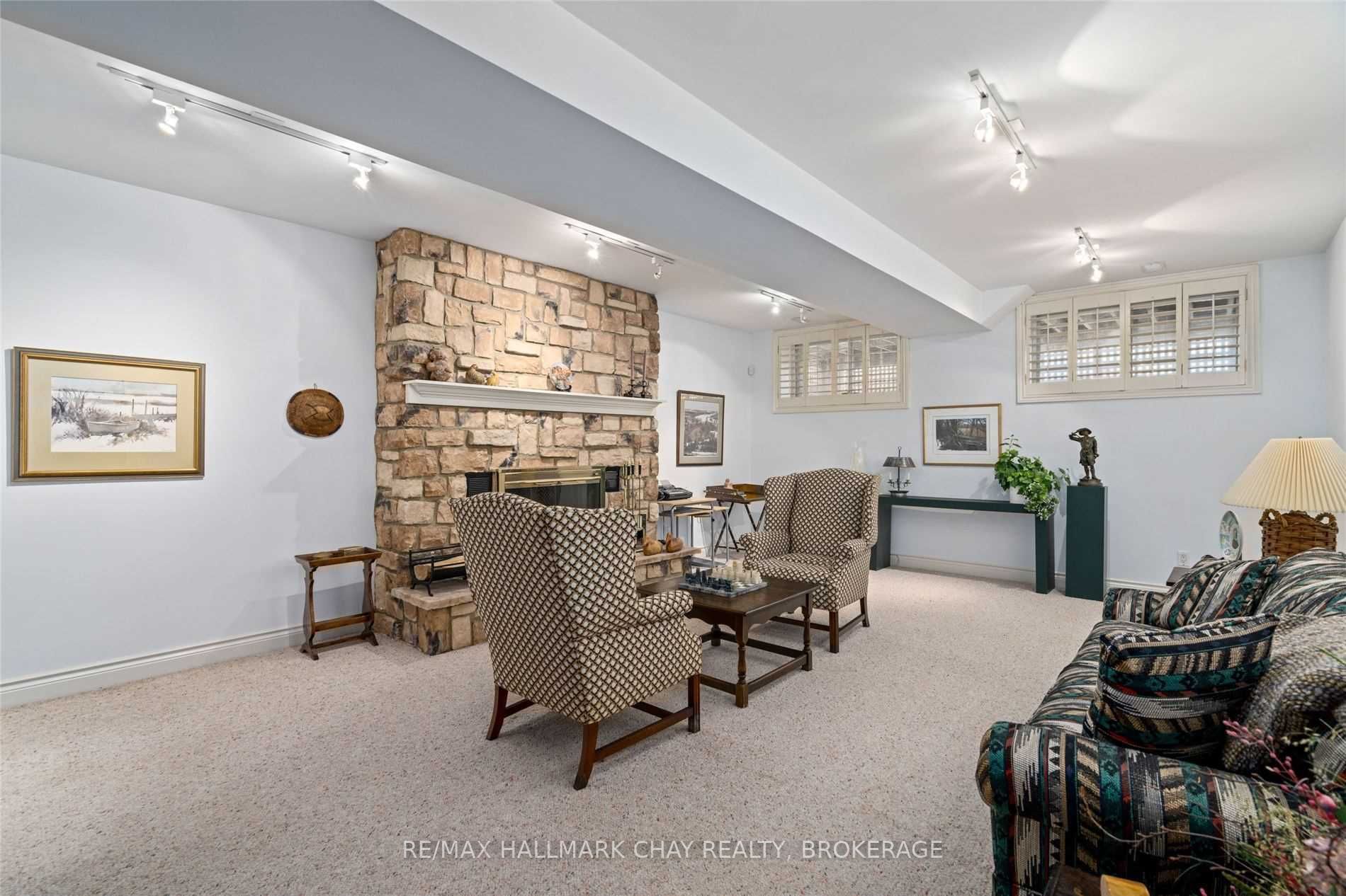 1373 Maple Rd