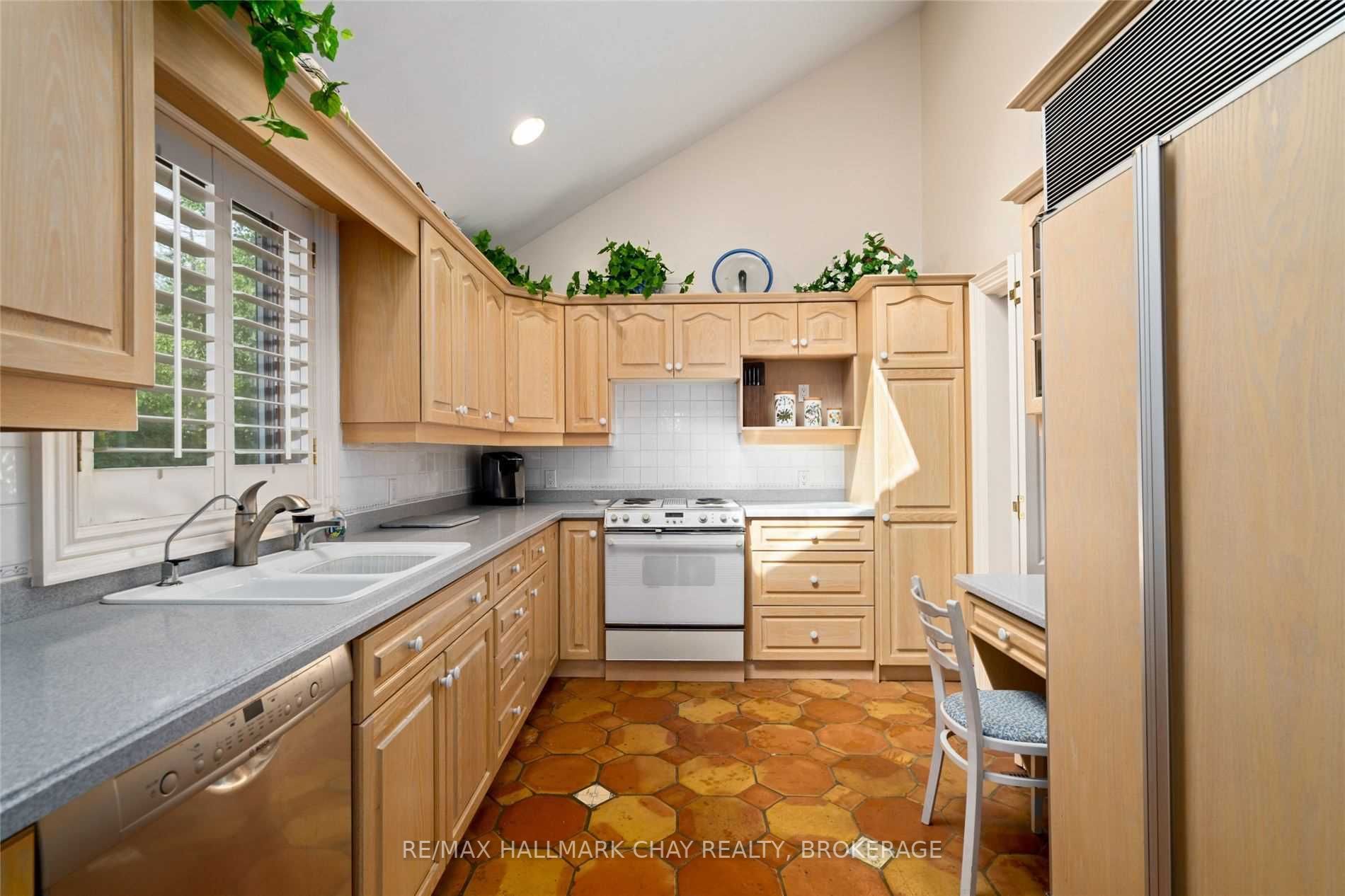 1373 Maple Rd