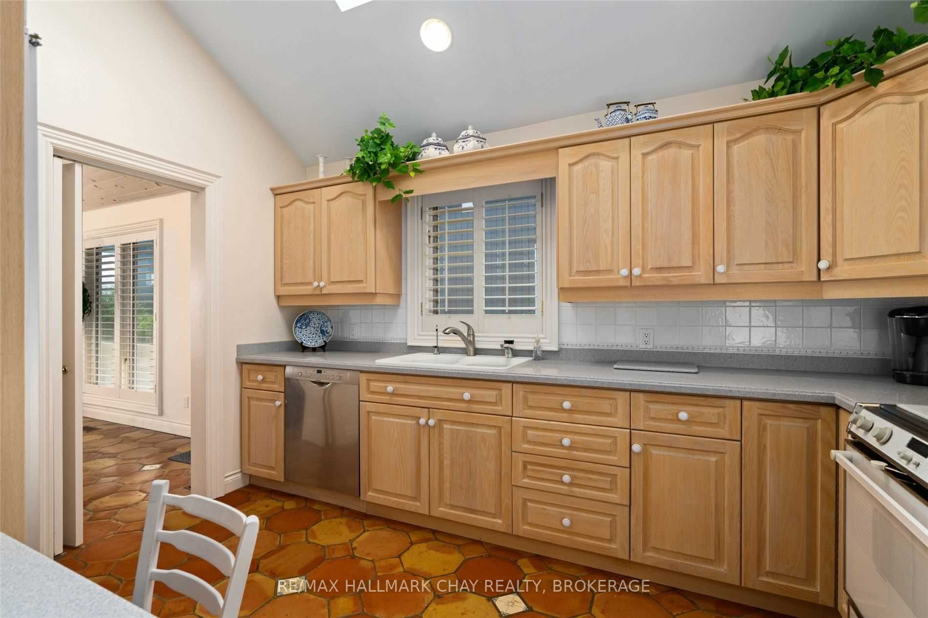 1373 Maple Rd