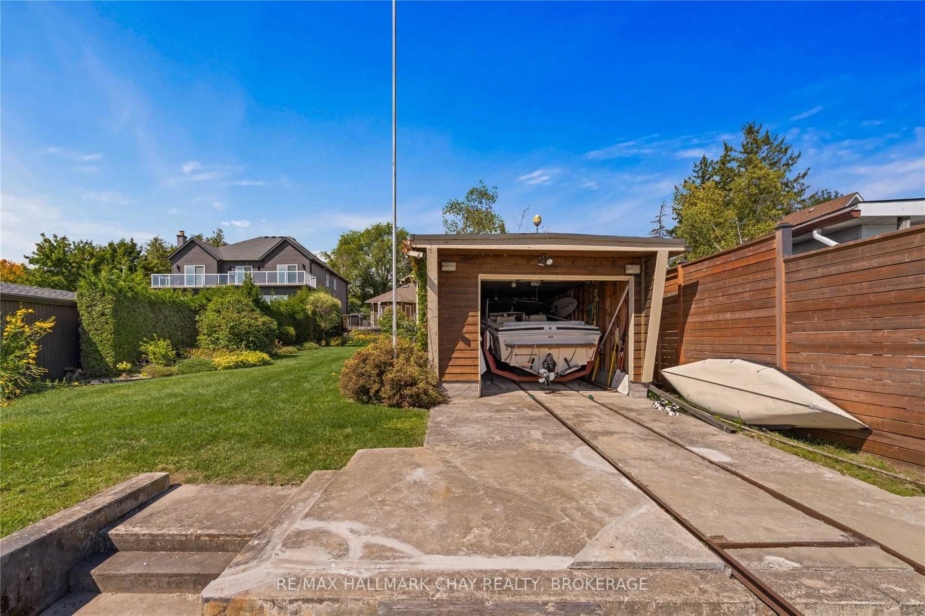 1373 Maple Rd