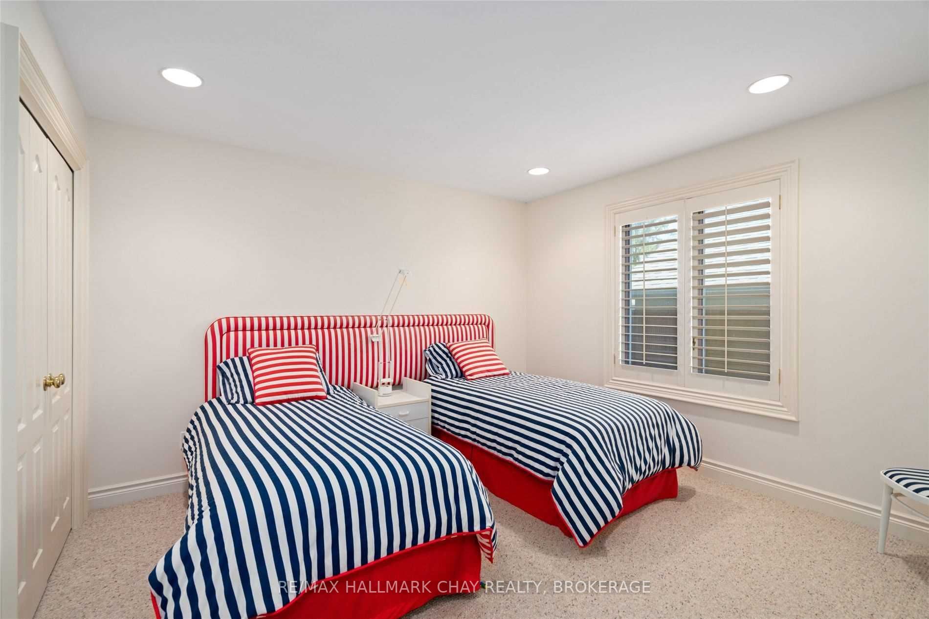 1373 Maple Rd