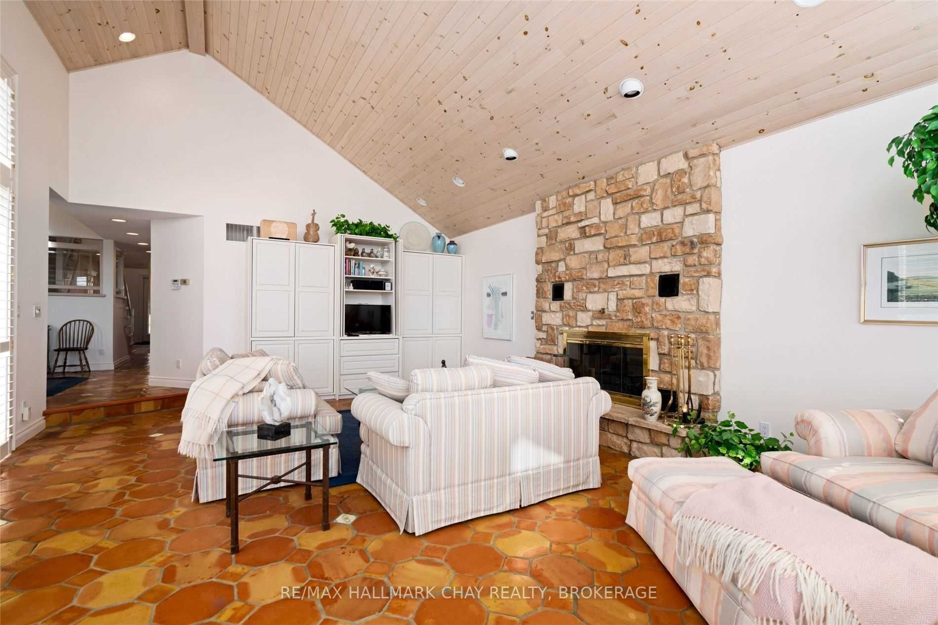 1373 Maple Rd