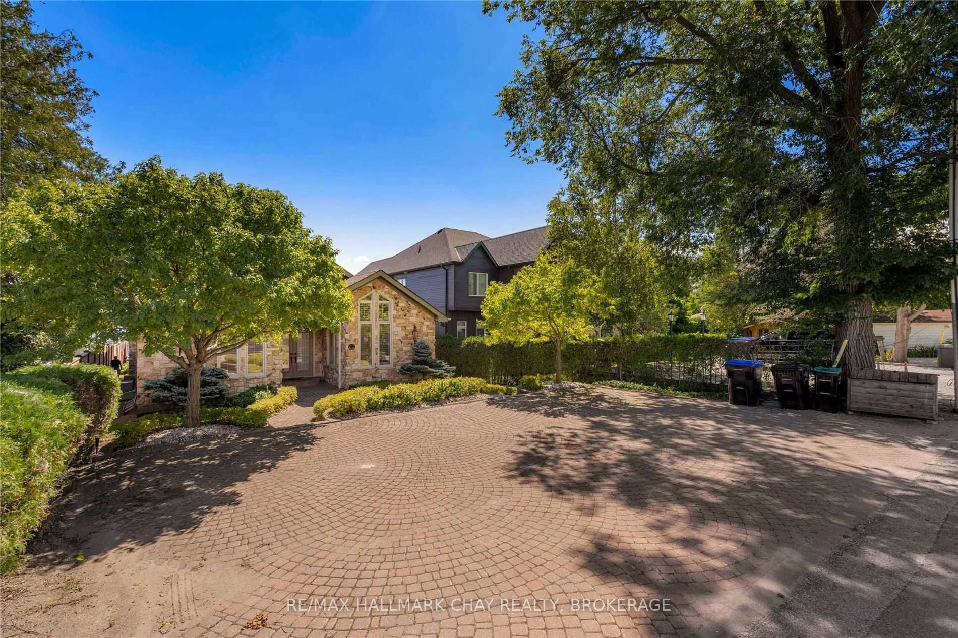 1373 Maple Rd
