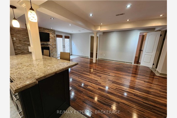 31 Via Guardia Rd, Vaughan