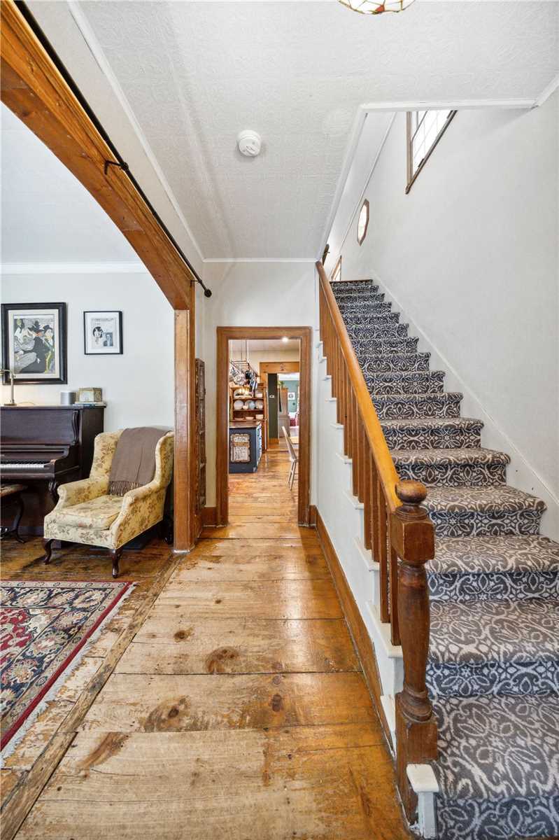 352 Kettleby Rd