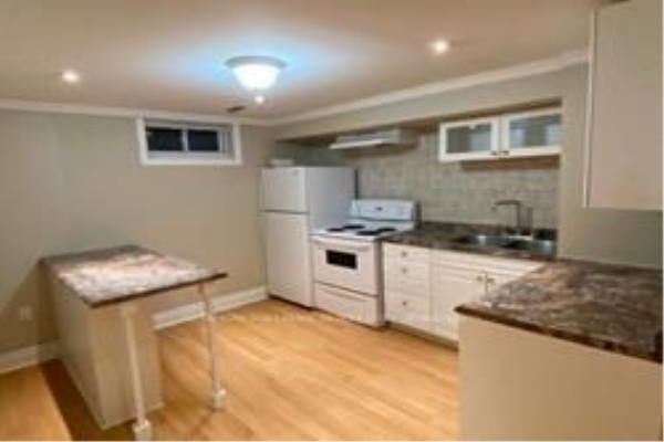 24 Hillview Dr, Newmarket